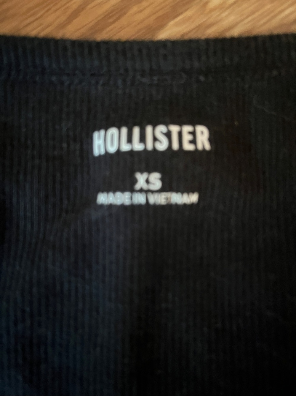 Hollister Black Long Sleeve crop Top - Picture 2 of 3
